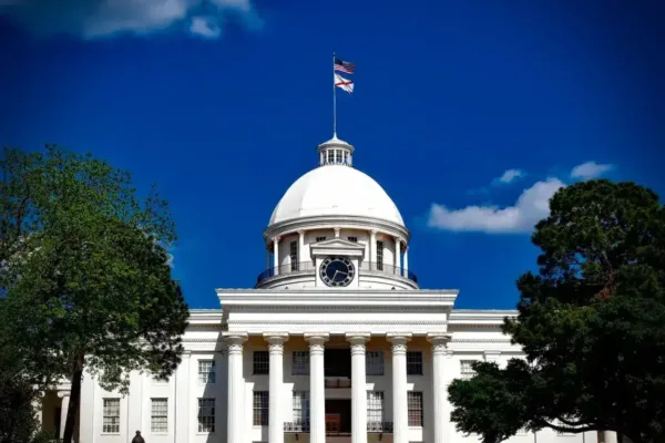 Alabama Lawmakers Advance Contingency Plan Amid National Redistricting Shifts