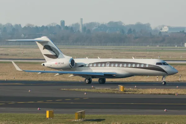 Aviation Industry Navigates Technical Disruptions and Legal Milestones
