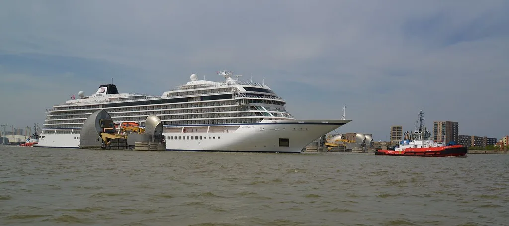 Biocontainment Protocols Activated as Hantavirus-Exposed Cruise Passengers Head Toward Canary Islands