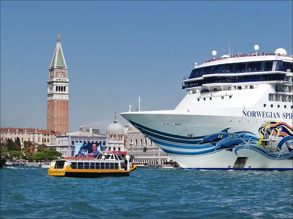 Canary Islands Residents Protest Arrival of Hantavirus-Stricken Cruise Ship