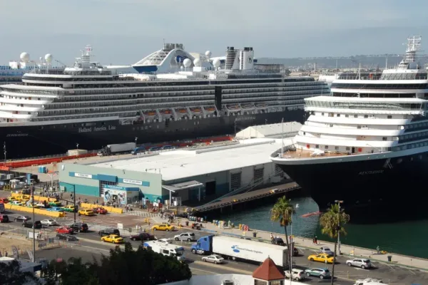 Cruise Ship MV Hondius Arrives in Rotterdam Following Hantavirus Outbreak