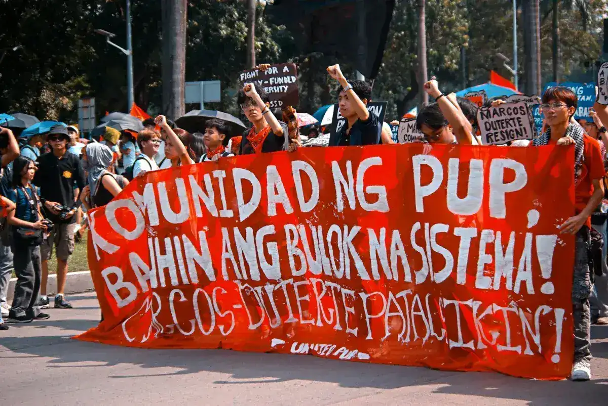 Fact Check: Debunking False Claims of Gun-Wielding Official at Philippine Senate Standoff