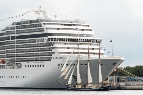 Health Officials Monitor Passengers Following Hantavirus Exposure on Cruise Ship