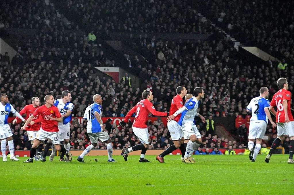 Manchester United Secures Champions League Return with Dramatic Victory over Liverpool