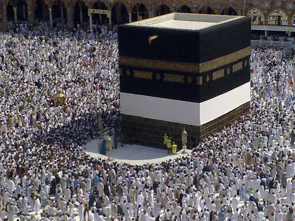 Millions of Hajj Pilgrims Converge on Mina as Day of Arafah Begins