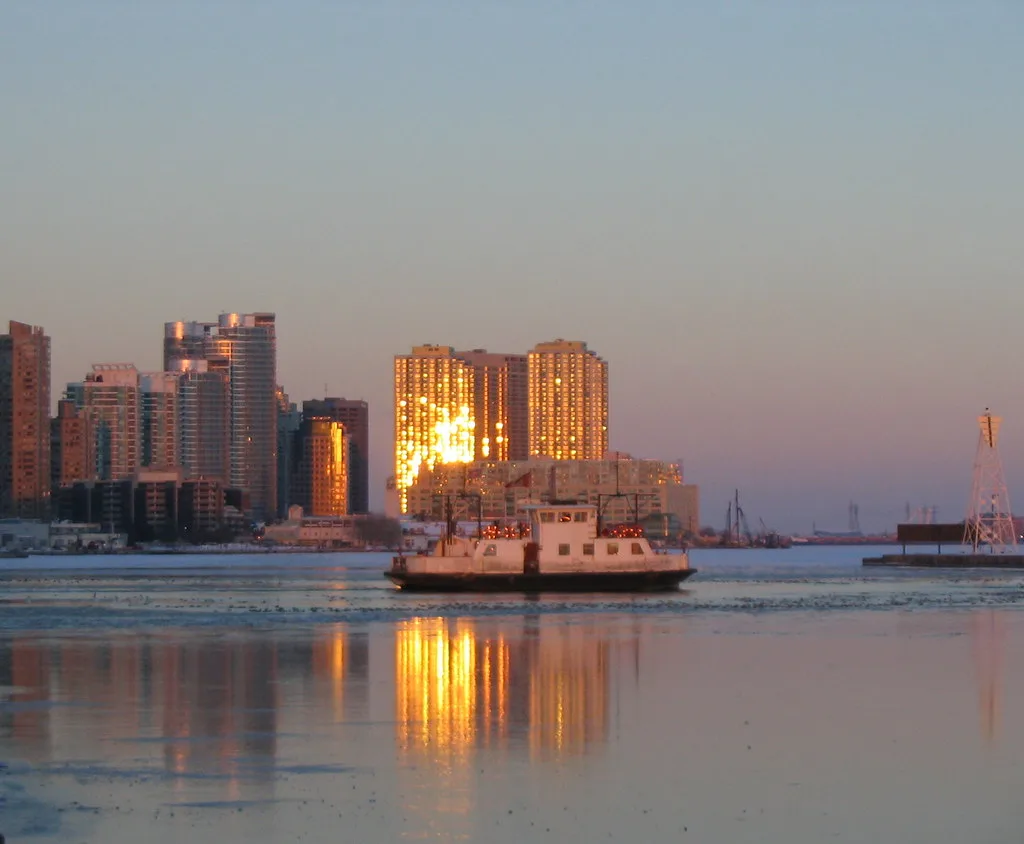 Poilievre Backs Toronto Island Airport Expansion Amid Legislative Shift