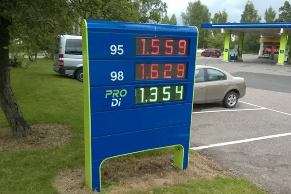 Rising Fuel Costs Spark Political Debate Amid Escalating Tensions with Iran