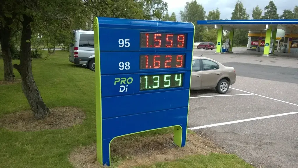 Rising Fuel Costs Spark Political Debate Amid Escalating Tensions with Iran