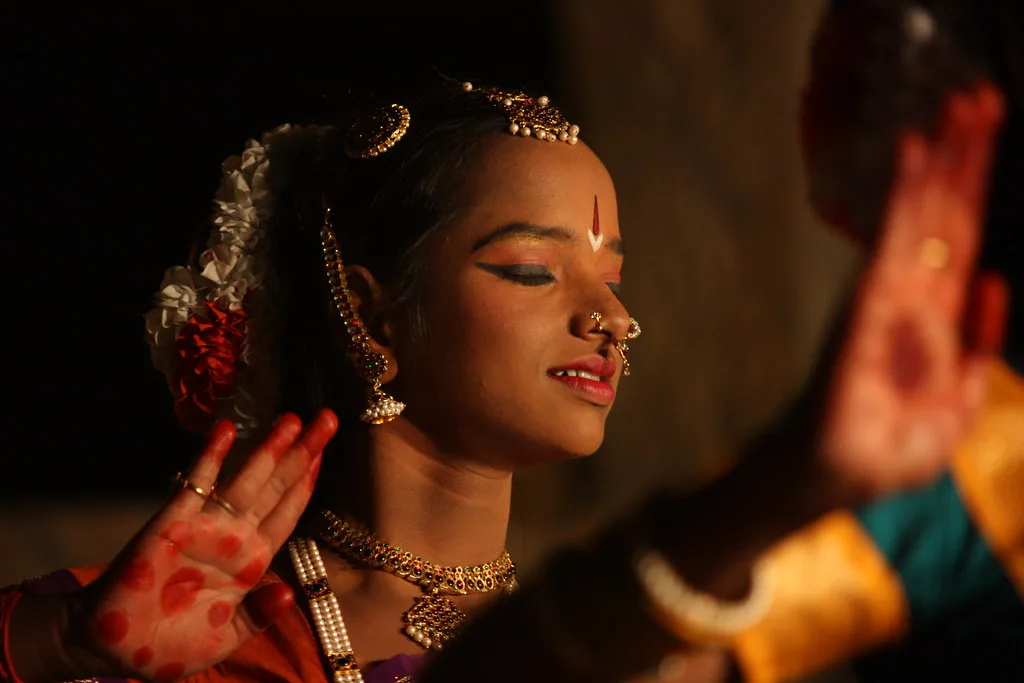 Sai Vignesh Bridges Tradition and Modernity at Chithirai Music Festival