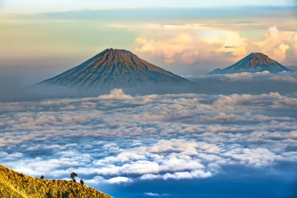 Search Operations Intensify Following Deadly Volcanic Eruption in Indonesia