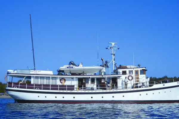 Survival at Sea: Pilot and Passengers Recount Atlantic Plane Crash