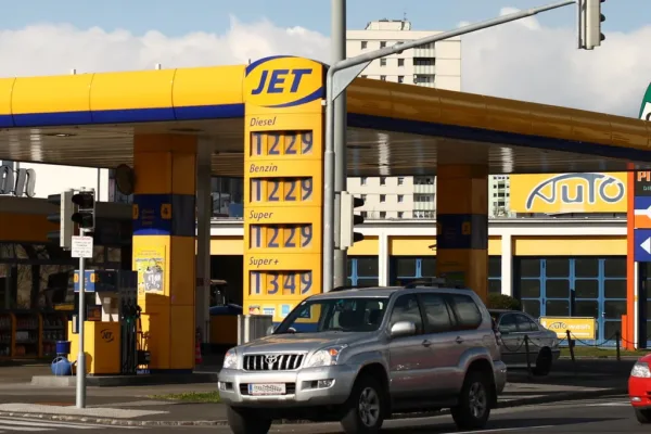 Trump Rejects Iranian Proposal as Administration Weighs Gas Tax Holiday