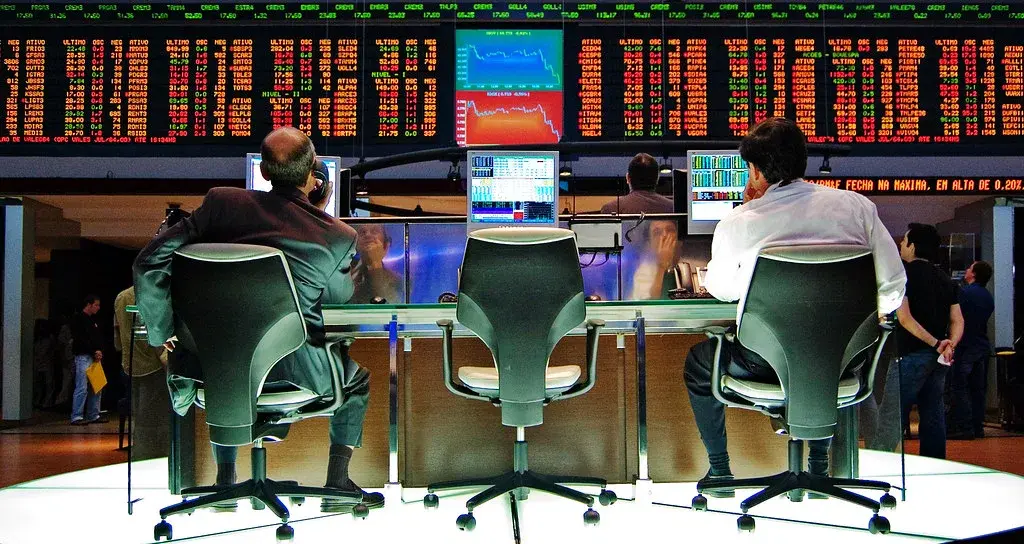 Trump Stock Trading Revelations Spark Ethics Concerns and Calls for Transparency