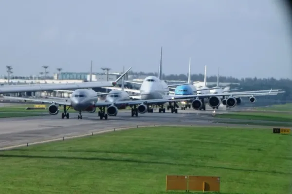Aviation Industry Navigates Technical Hurdles and Legal Closures