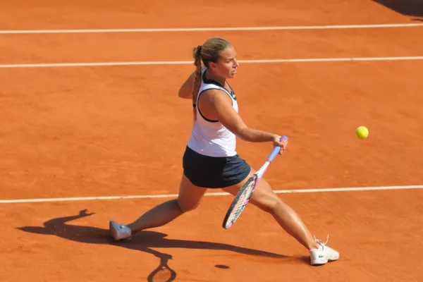 Diana Shnaider Stuns Aryna Sabalenka in French Open Quarterfinal Upset