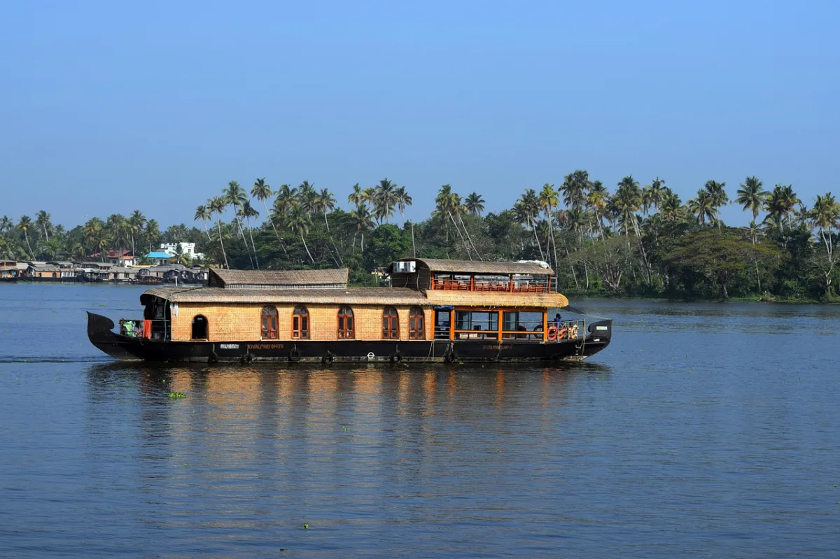 Heritage at Risk: Srinagar's Houseboat Community Challenges Jhelum Water Transport Plans