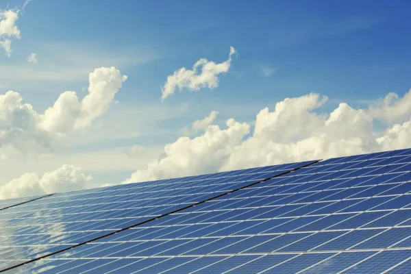 Solar Industry Challenges MNRE Mandate in Karnataka High Court Over ALMM Compliance