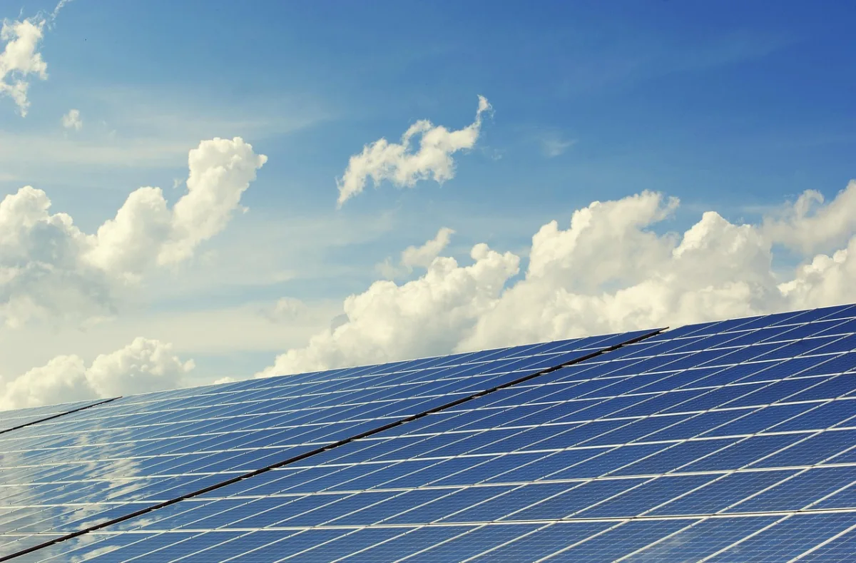Solar Industry Challenges MNRE Mandate in Karnataka High Court Over ALMM Compliance