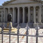 Supreme Court Allows Lisa Cook to Remain on Federal Reserve Board Amid Legal Dispute