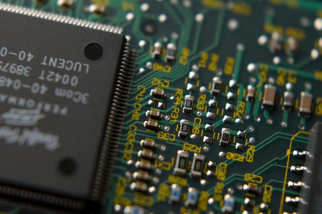 AI Boom Triggers Global Memory Chip Shortage, Ending Era of Cheap Consumer Electronics