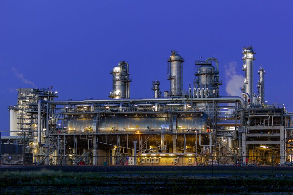 Brent Crude Surges Past $100 Threshold as Wall Street Stocks Fall on Inflation Fears