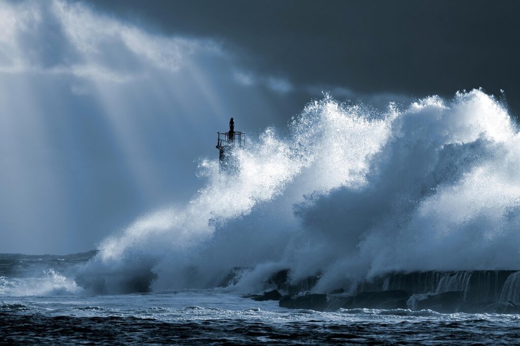 Extreme Weather Extremes: Severe Storms and Heatwaves Grip the United States