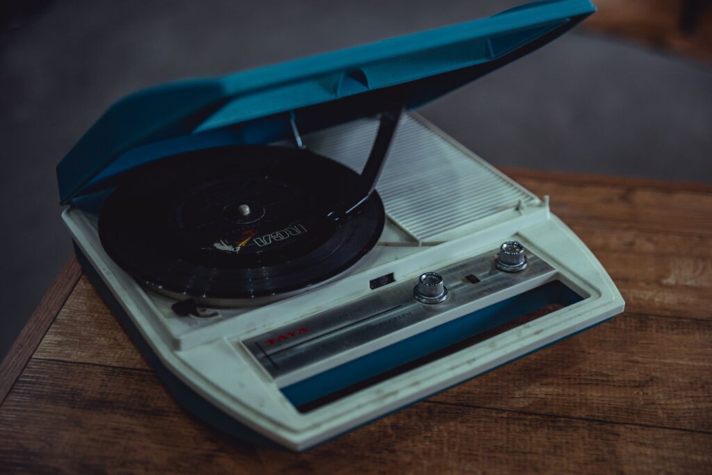 From Heritage to High-Fidelity: A Sunday Morning Cultural Snapshot