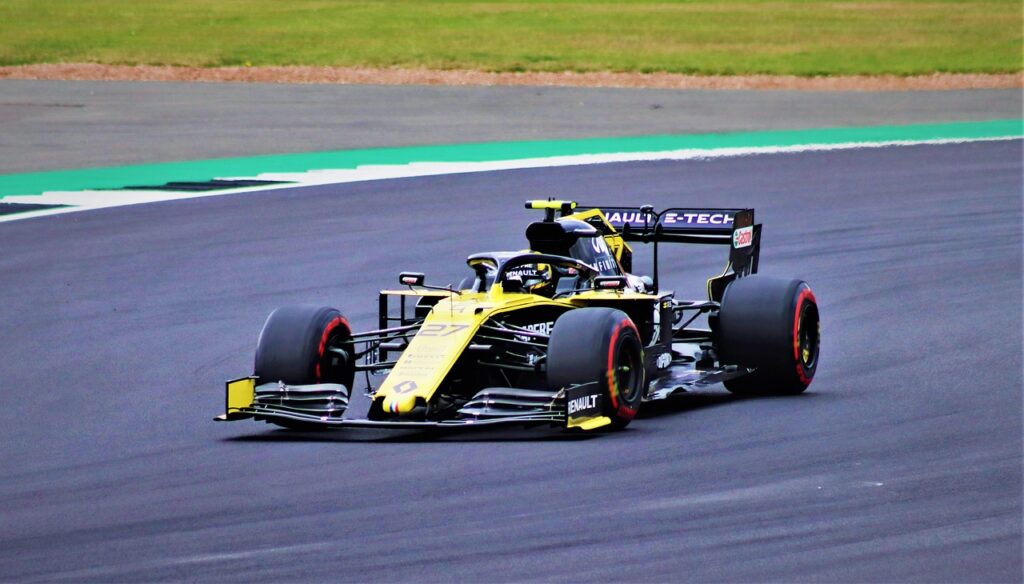 Kimi Antonelli Dominates British Grand Prix Weekend as Hamilton Returns to Form