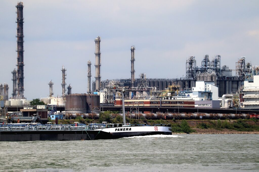 Russia Dominates Indian Oil Imports as New Supply Channels Emerge