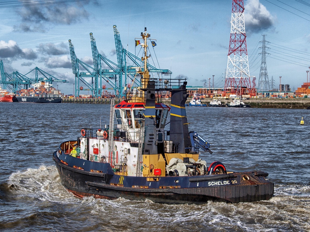 The Silent Guardians: Tugboat Crews Navigate the High-Traffic Waters of the Hudson Tall Ships Parade