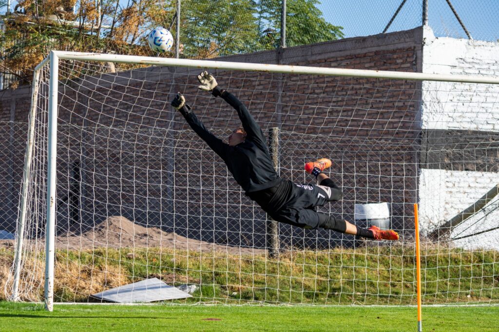 Cape Verde Goalkeeper Vozinha Embarks on New Chapter with Colo-Colo