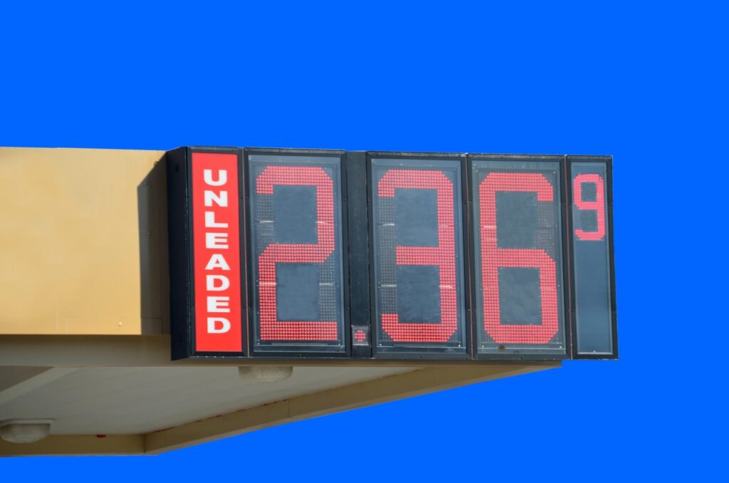 President Trump Urges U.S. Oil Companies to Lower Fuel Prices Amid Profit Concerns