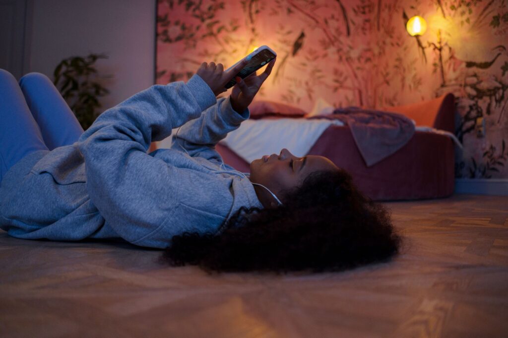 Surge in Overnight Calls to Kids Help Phone Highlights Escalating Youth Mental Health Crisis
