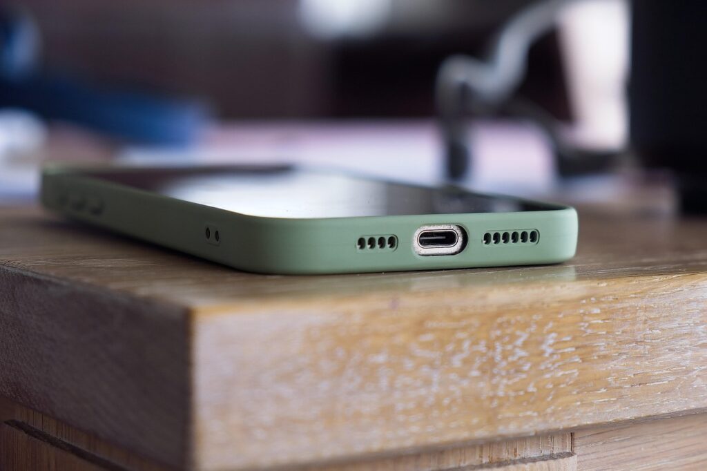 The Truth Behind Eavesdropping Smartphones and Targeted Advertising