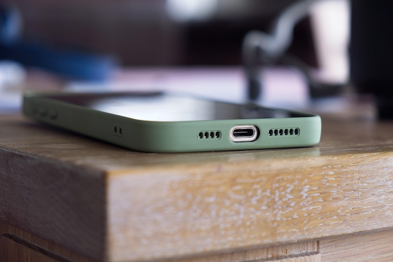 The Truth Behind Eavesdropping Smartphones and Targeted Advertising