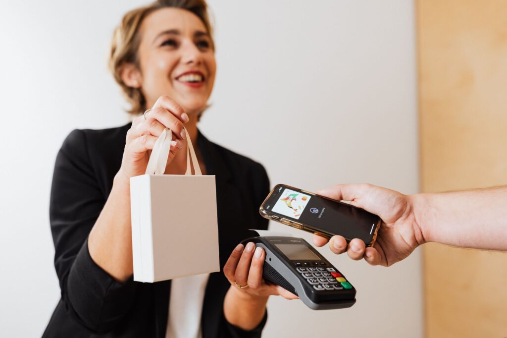 Walmart Expands Payment Options to Include Apple Pay and Tap-to-Pay Services