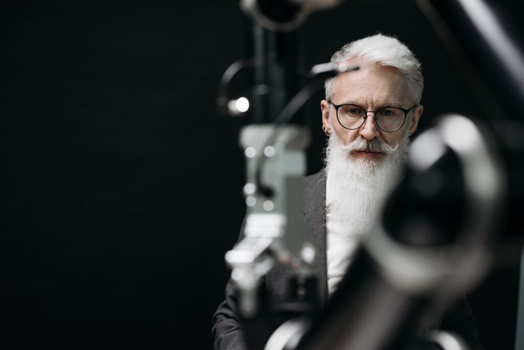 Hidden Cameras in Everyday Wear: Privacy Concerns Mount Over Smart Glasses