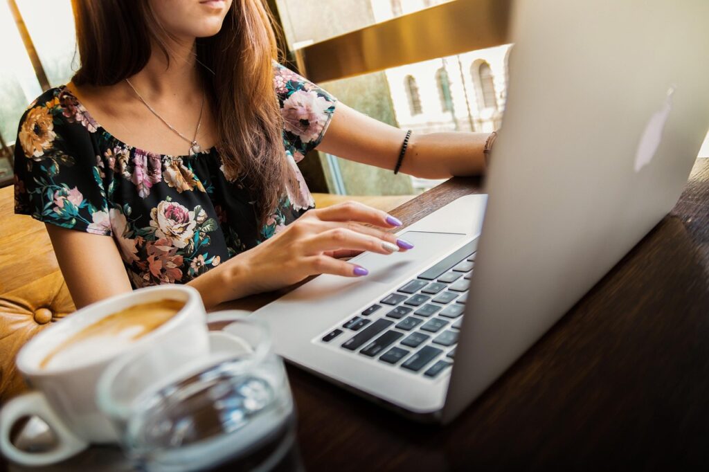 More Kids Ditch Their Phones to Find Summer Jobs